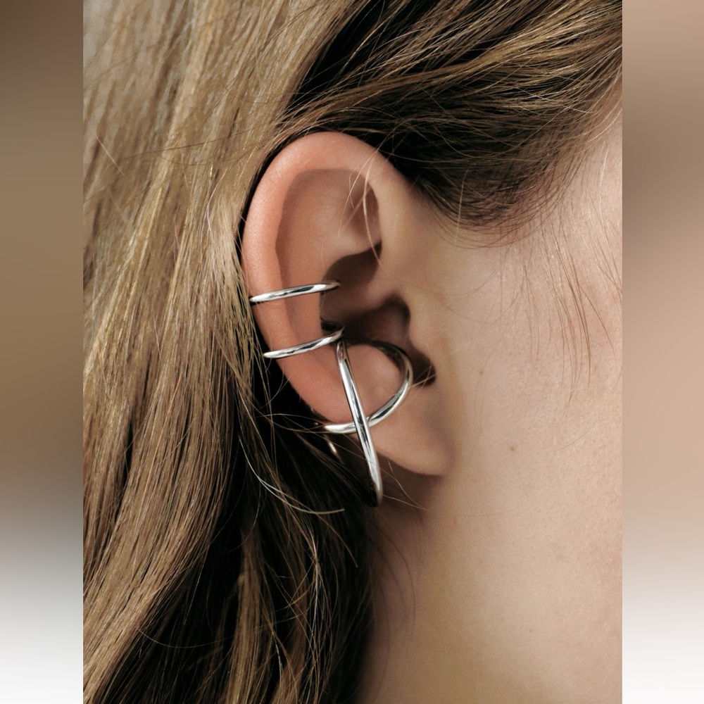 ✨SALE✨ZARA PACK OF EAR CUFFS
✨SALE✨ - Picture 2 of 8